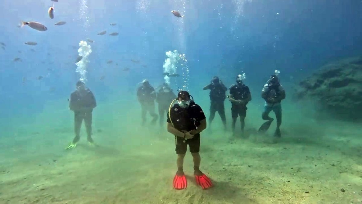 denizin-metrelerce-dibinde-namaz