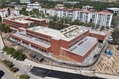 elazigda-chpli-belediyelerin-yapimini-ustlendigi-okul-halen-bitmedi