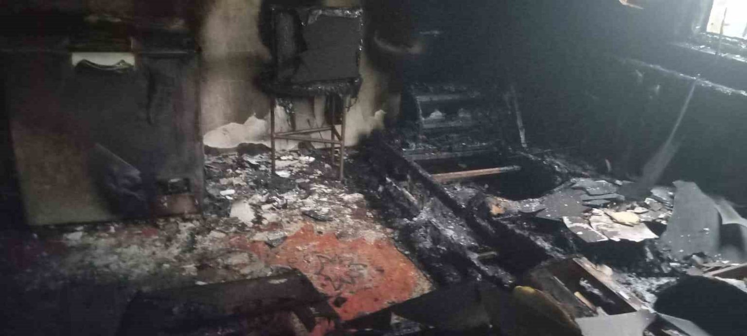 elektrik-kontagindan-cikan-yanginda-iki-katli-ev-kullanilamaz-hale-geldi