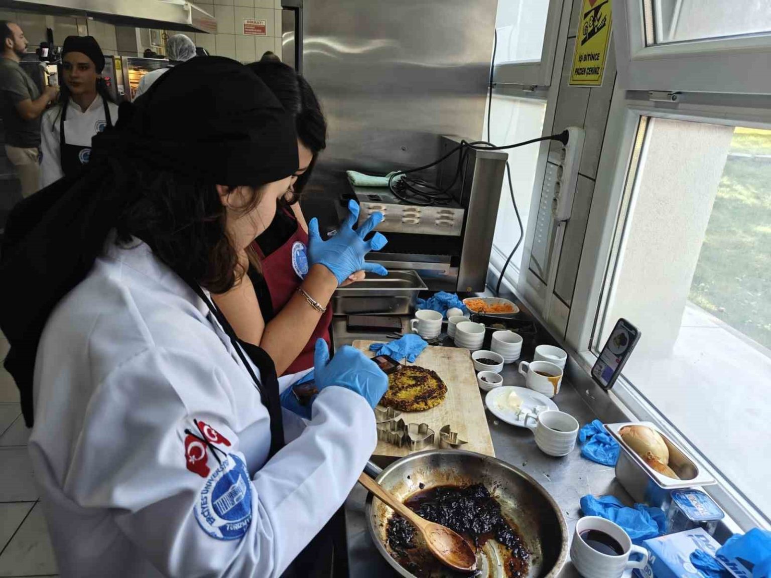 eru-gastronomi-bolumunde-dersler-yemek-yarismasi-ile-basladi
