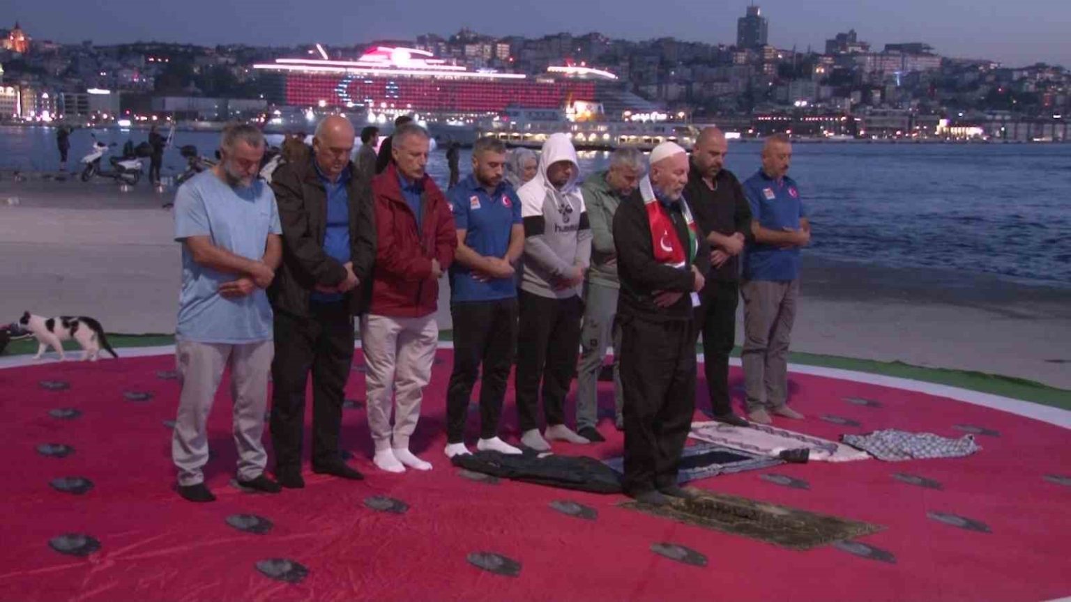 filistine-destek-icin-zeytinburnundan-demokrasi-ve-ozgurlukler-adasina-kulac-attilar