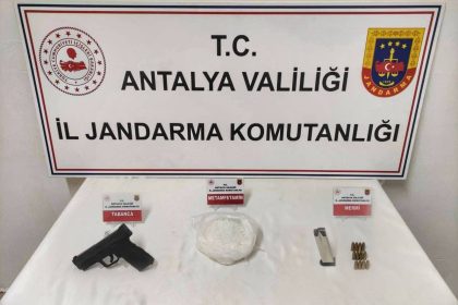 gazipasada-durdurulan-2-aractan-uyusturucu-madde-ve-tabanca-ele-gecirildi