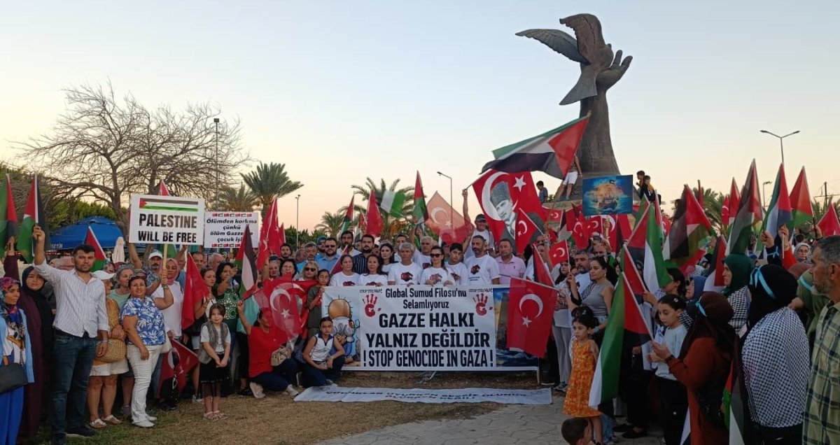 gazzeye-yardima-giden-gemilere-temsili-selamlama