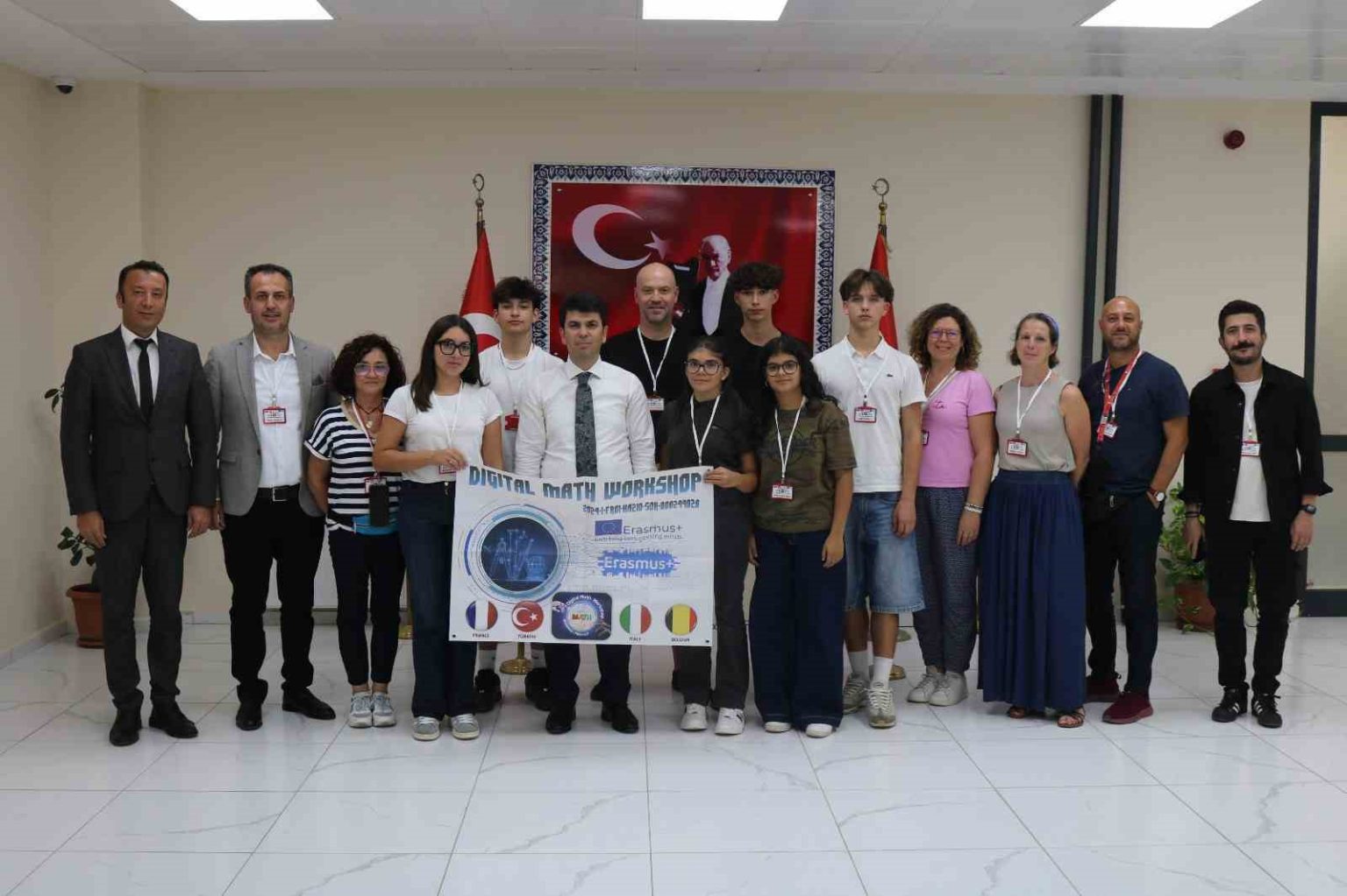 gediz-altinkentte-erasmus-projesi-avrupadan-ogretmen-ve-ogrenciler-kaymakam-uzun-ile-bir-araya-geldi