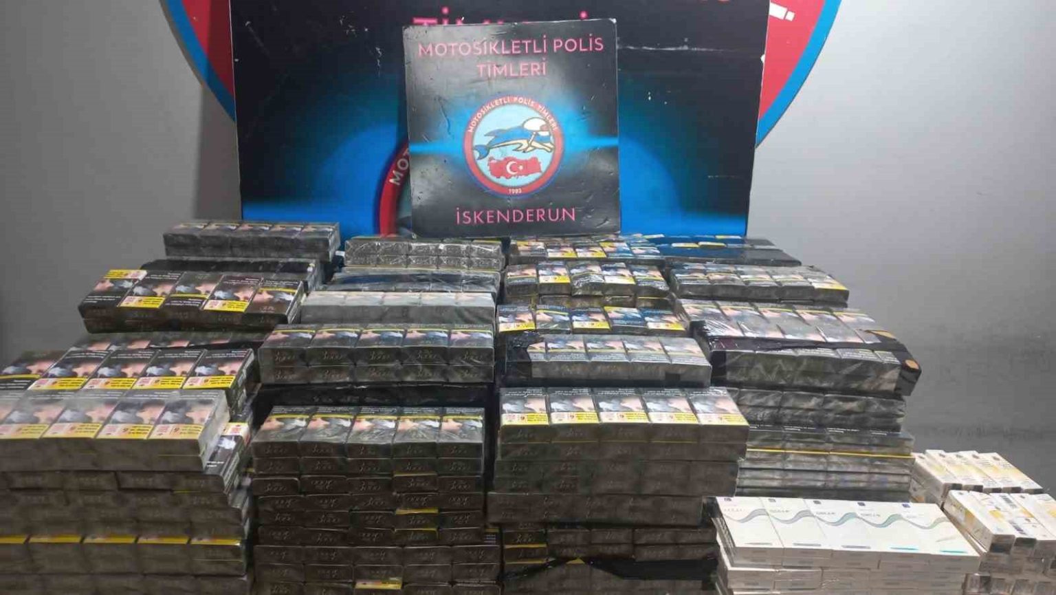 iskenderunda-2-bin-950-paket-kacagi-sigara-yakalandi