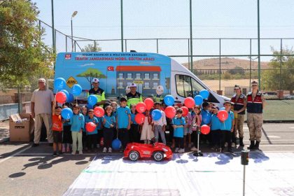 jandarmadan-170-ogrenciye-teorik-ve-pratik-trafik-egitimi