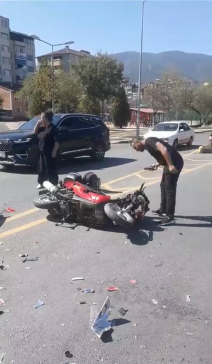 karabukte-otomobille-carpisan-motosikletli-yaralandi