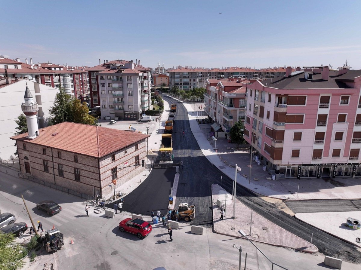 karatay-belediyesi-karakayis-caddesinde-sicak-asfalt-calismalarini-tamamladi