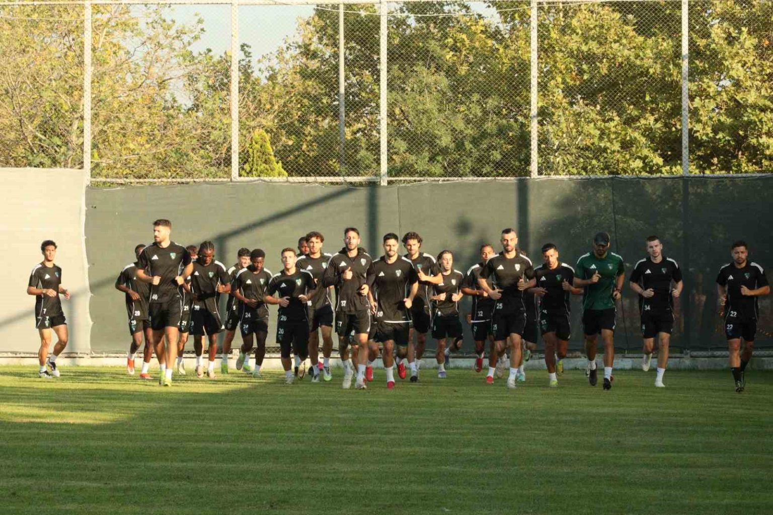 kocaelispor-besiktas-macinin-hazirliklarini-surduruyor