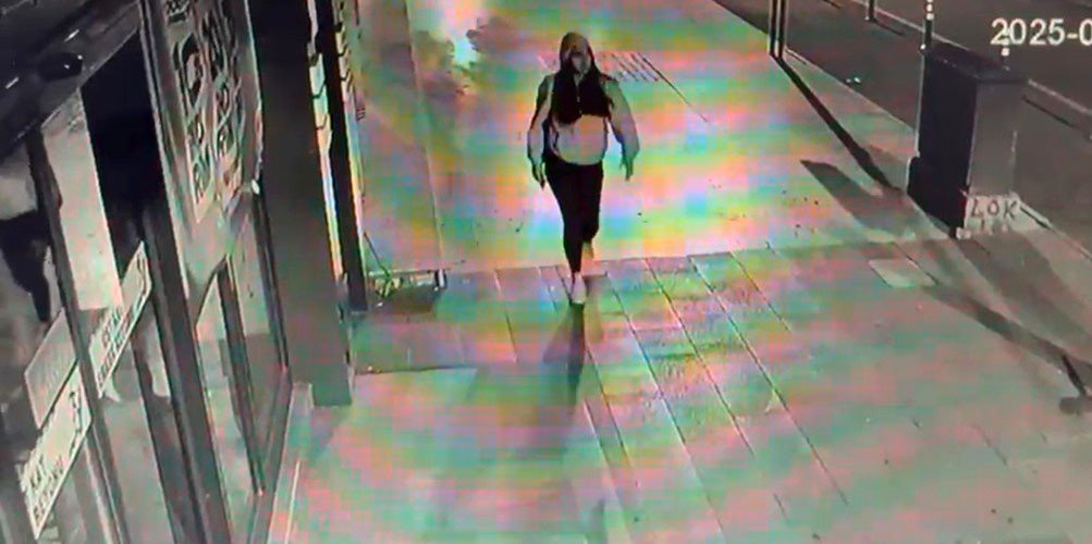 kontrolden-cikarak-isletmeye-dalan-otomobilin-altinda-kalmaktan-kil-payi-kurtuldu