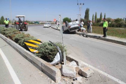 konyada-devrilen-otomobilin-surucusu-yaralandi