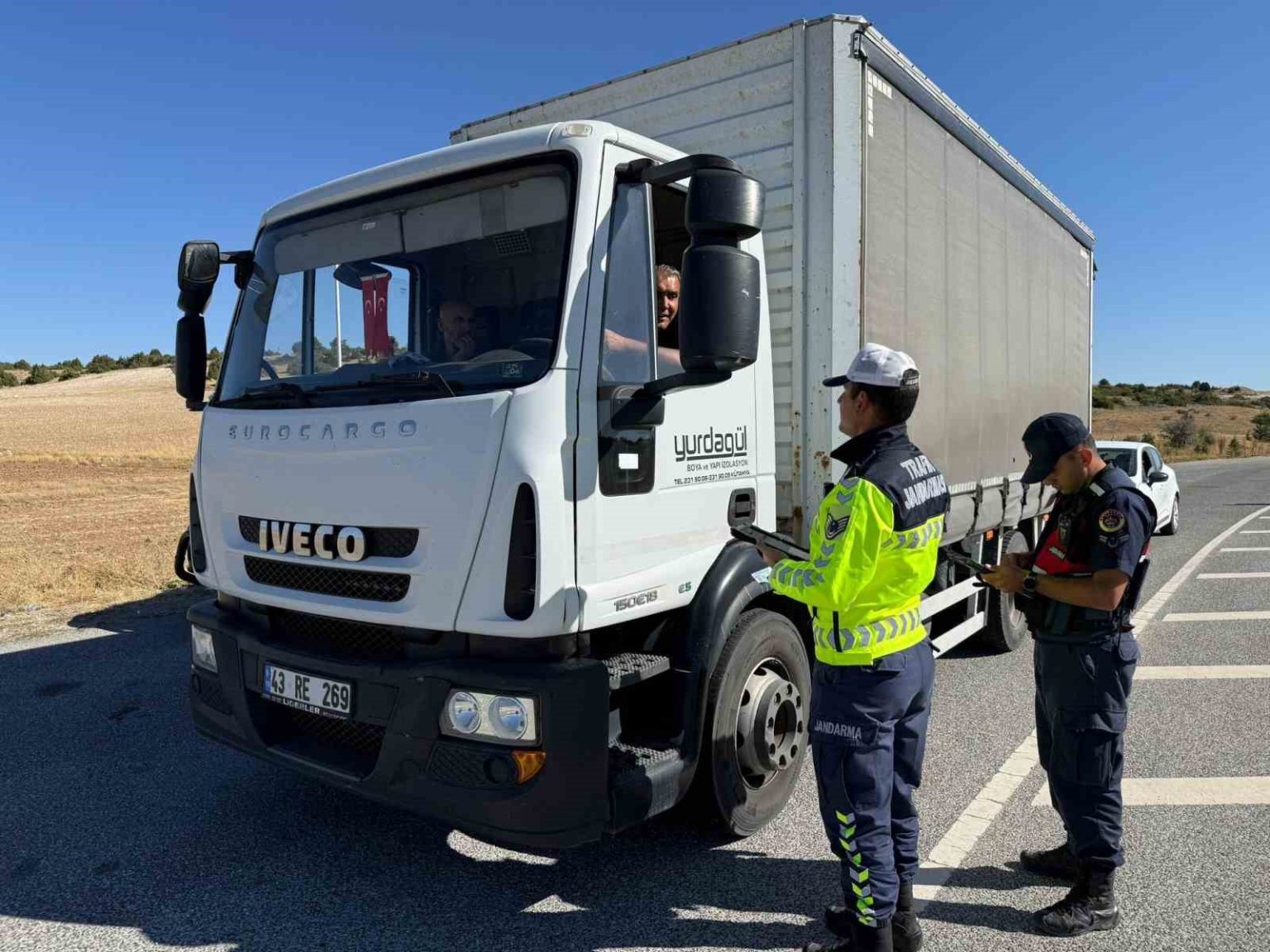 kutahyada-jandarma-trafik-ekipleri-suruculeri-bilgilendirdi