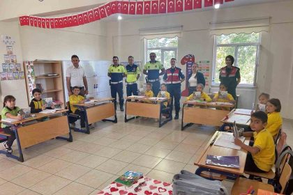 kutahyada-jandarmadan-ogrencilere-trafik-egitimi