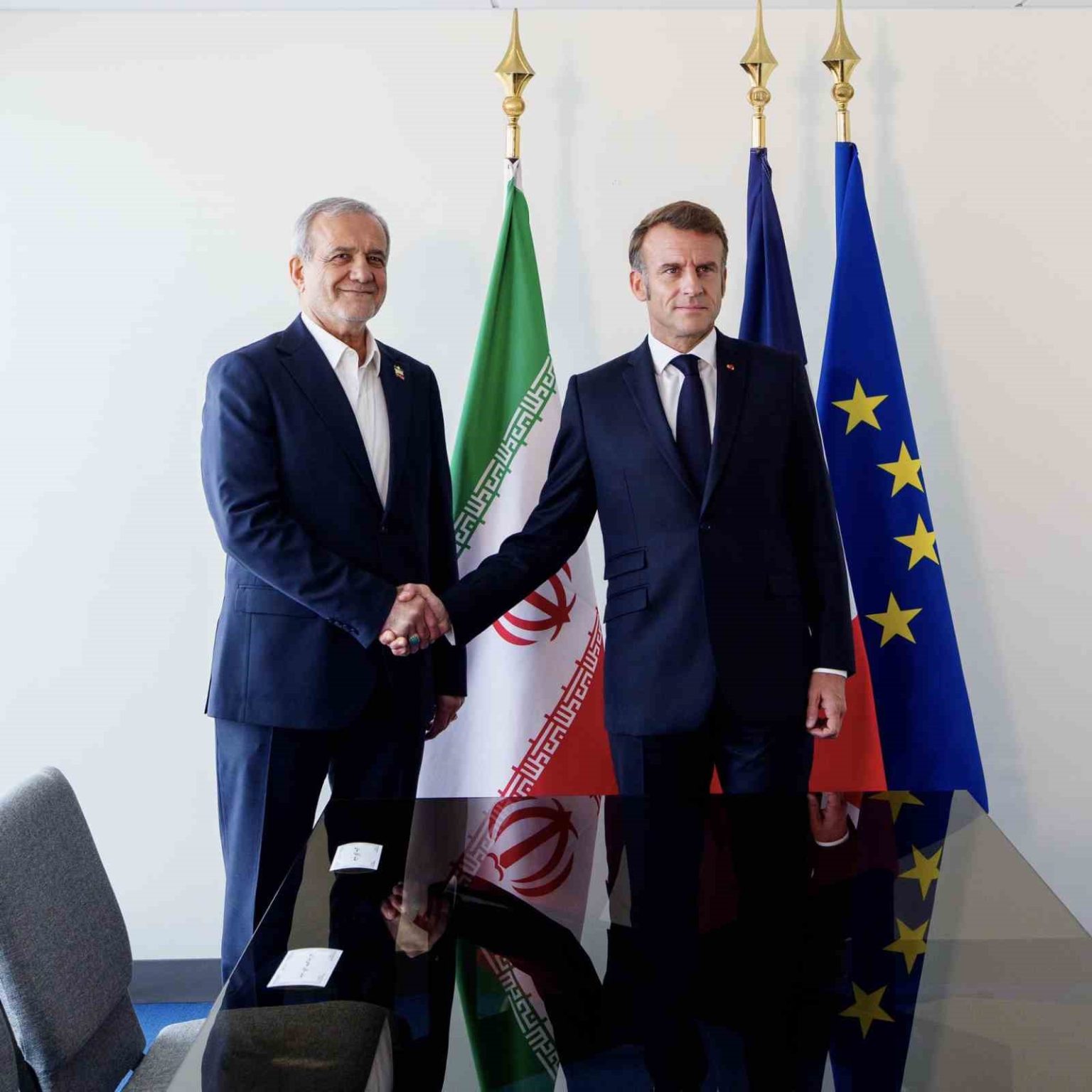 macron-iran-cumhurbaskani-pezeskiyan-ile-gorustu