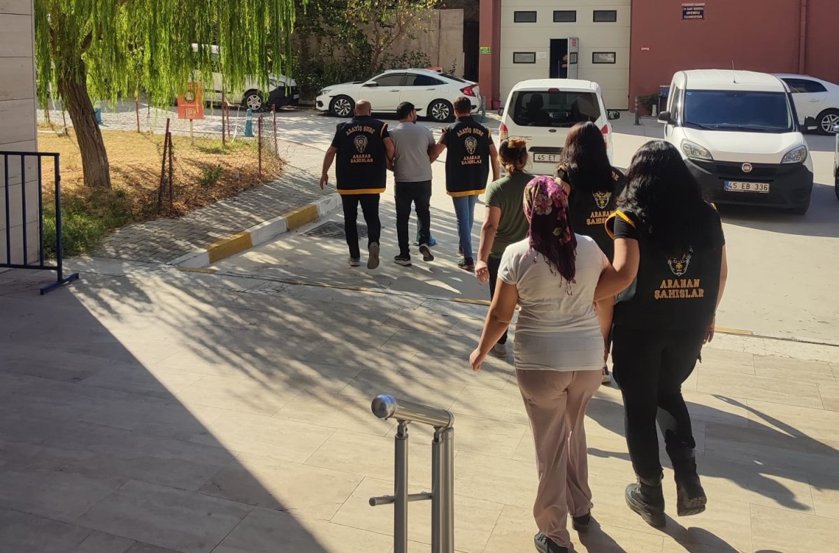 manisada-3-firari-sahis-ayni-evde-yakalandi