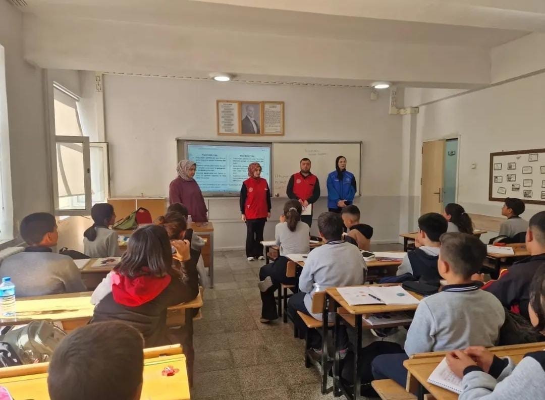 merkezim-her-yerde-projesi-hamurda-ogrencilerle-bulustu