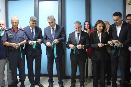 mersinde-akdeniz-bilgi-limani-kutuphanesi-acildi