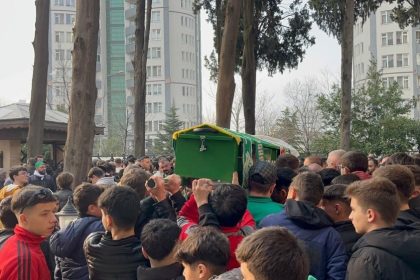 olumlu-kazaya-karisip-kacti-kaza-ani-ve-restoran-goruntuleri-ele-verdi