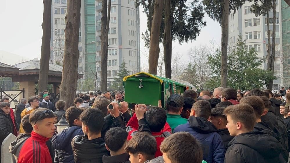 olumlu-kazaya-karisip-kacti-kaza-ani-ve-restoran-goruntuleri-ele-verdi