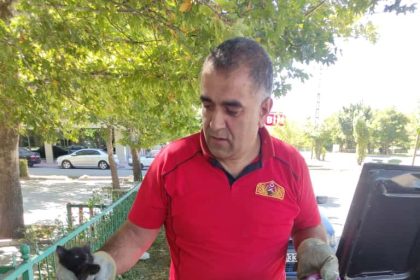 otomobilin-kaputuna-sikisan-kedi-kurtarildi