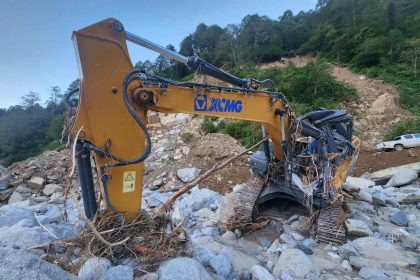 rizedeki-sel-ve-heyelanlar-sonrasi-4-gundur-yolu-kapali-olan-deremezra-koyune-ulasim-saglandi