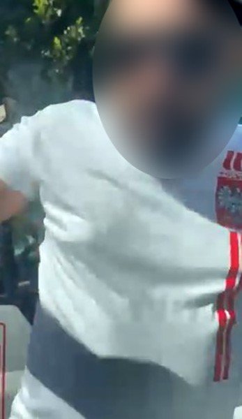 safari-aracinin-soforu-ukraynali-surucunun-onunu-kesip-cami-yumrukladi