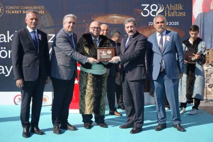 samsunda-yilin-ahisi-55-yilik-demir-dokum-ustasi-oldu