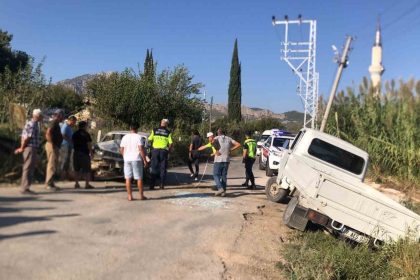 serikte-otomobil-ile-kamyonet-kafa-kafaya-carpisti-2-yarali