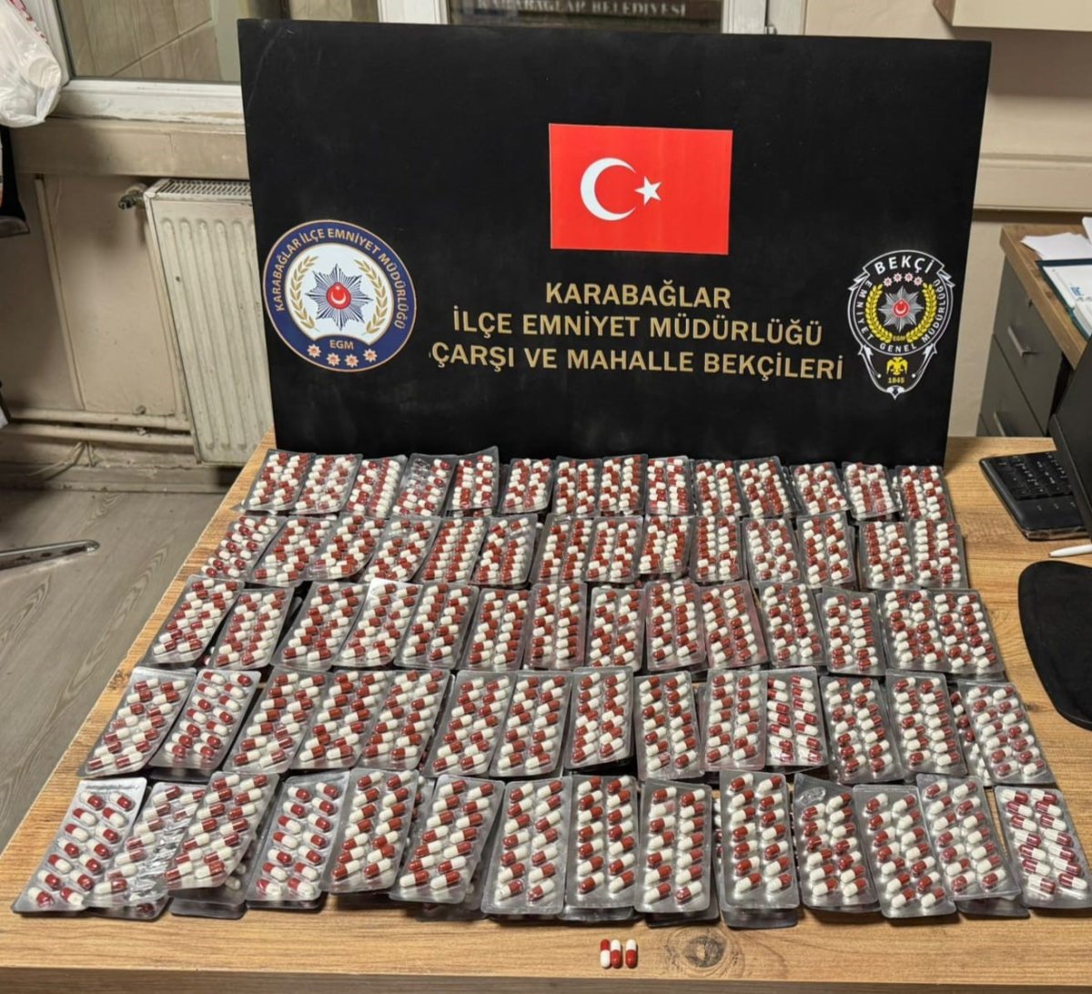 supheli-uclu-bekcilere-yakalandi-uzerlerinden-uyusturucu-cikti