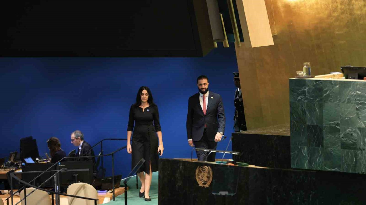 suriye-devlet-baskani-es-sara-yaklasik-60-yil-aradan-sonra-bm-genel-kuruluna-hitap-eden-ilk-suriye-lideri-oldu