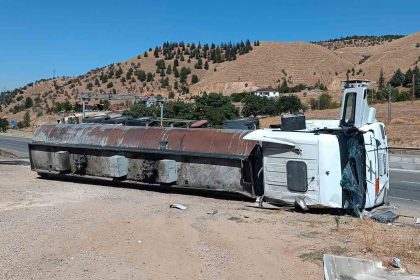 tanker-devrildi-yarali-surucuye-ilk-mudahaleyi-vatandaslar-yapti