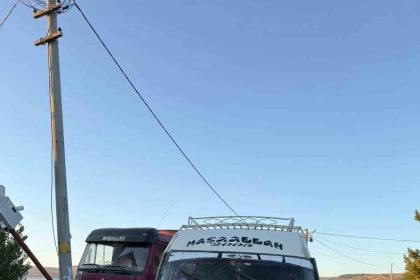 tarim-iscilerini-tasiyan-minibusle-kamyon-carpisti-20-yarali
