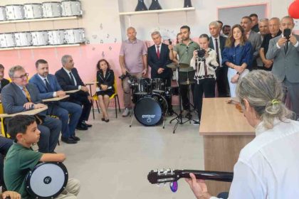 tekirdagda-roman-genclik-forumu-ve-rol-modeli-etkinligi