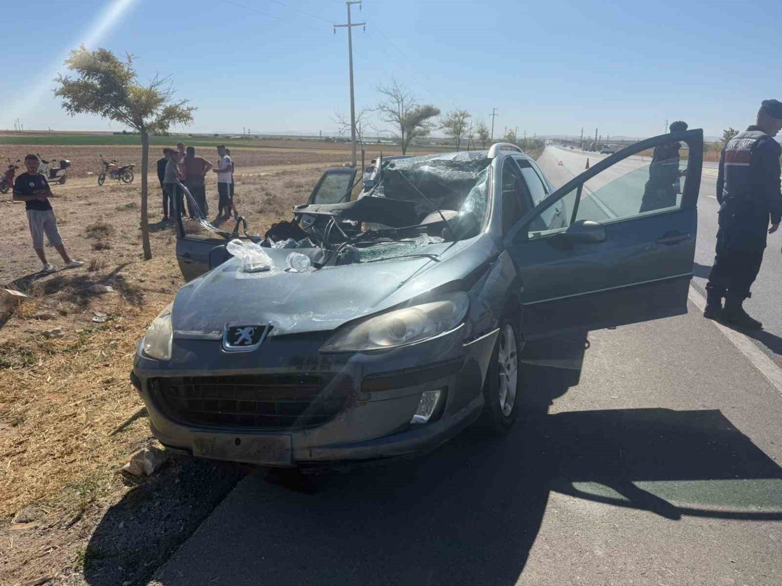 tira-arkadan-carpan-otomobil-hurdaya-dondu-2-yarali