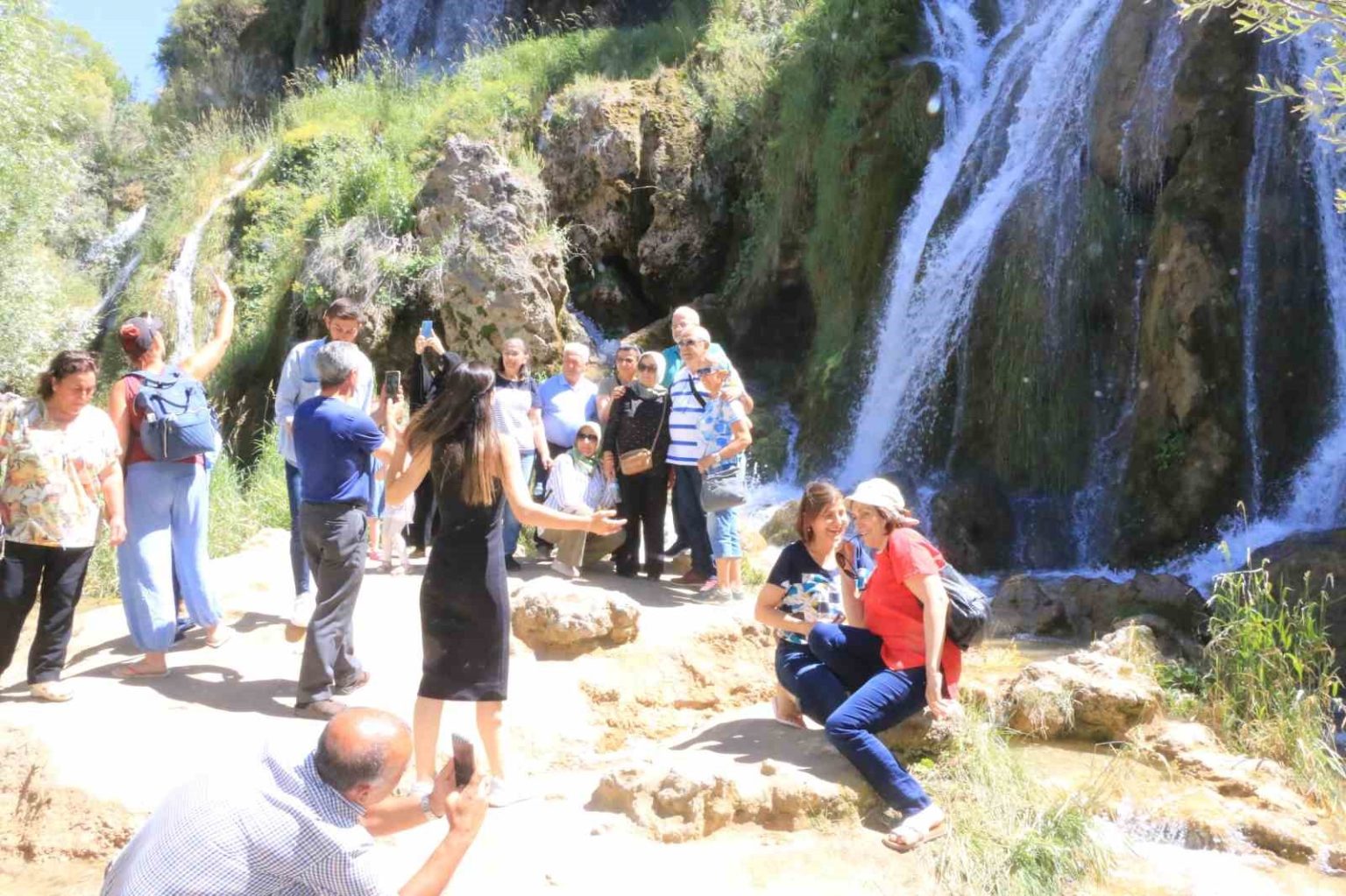 universite-ogrencilerinin-gelmesiyle-girlevik-selalesinde-yogunluk-olustu