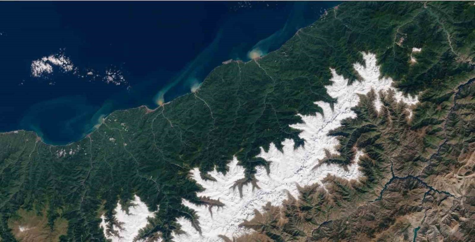 uydu-goruntulerinde-kackarlardaki-kar-ve-karadenize-selle-tasinan-toprak-kutleleri-dikkat-cekti