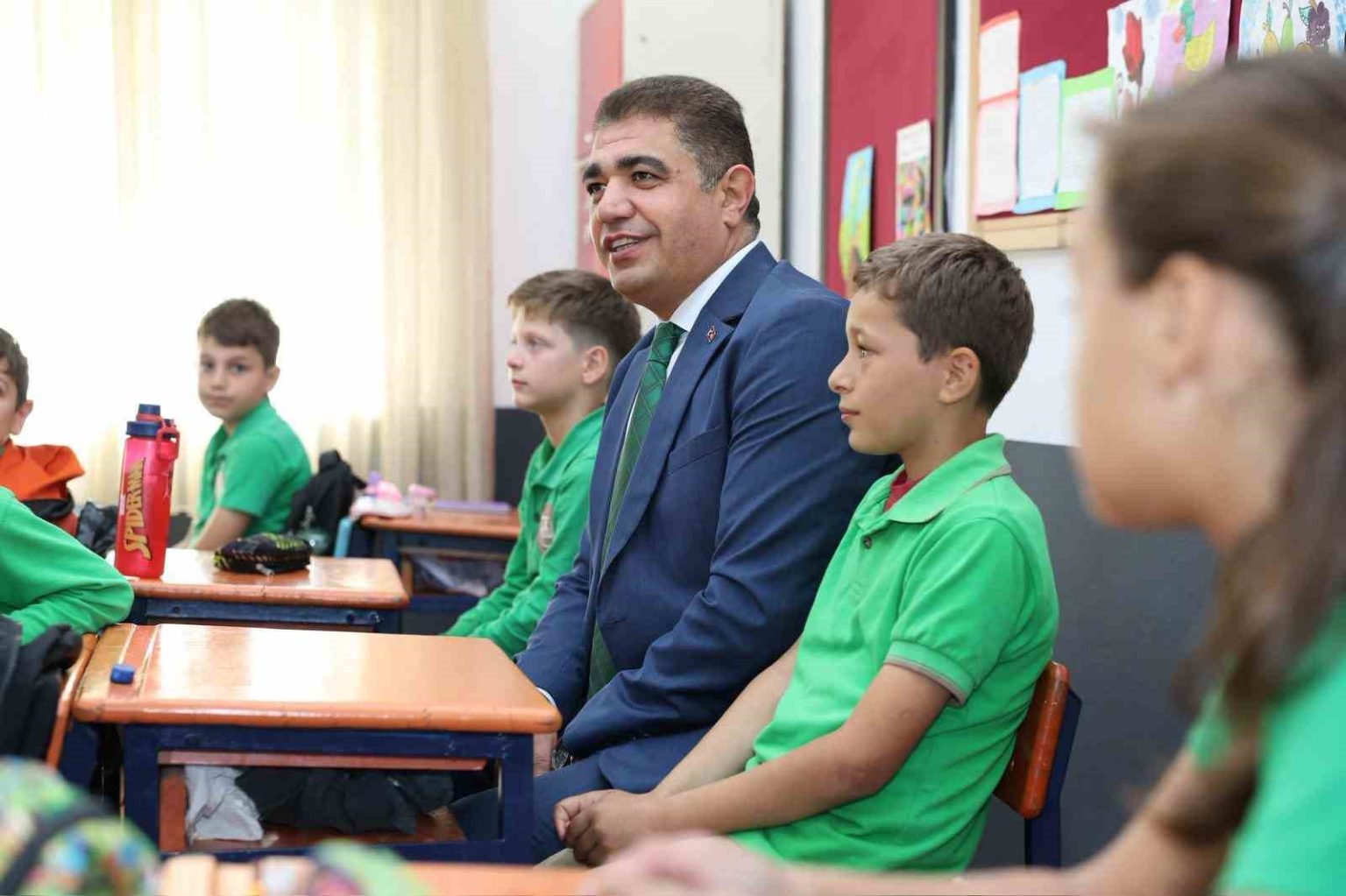 vali-aslandan-yenilenen-okula-ziyaret