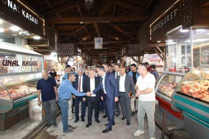 vali-hatipoglu-ve-baskan-serifogullari-esnaflarla-bir-araya-geldi