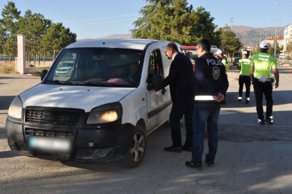 yalvacta-motosiklet-ve-servis-araclarina-yonelik-denetimde-392-bin-279-tl-para-cezasi-kesildi