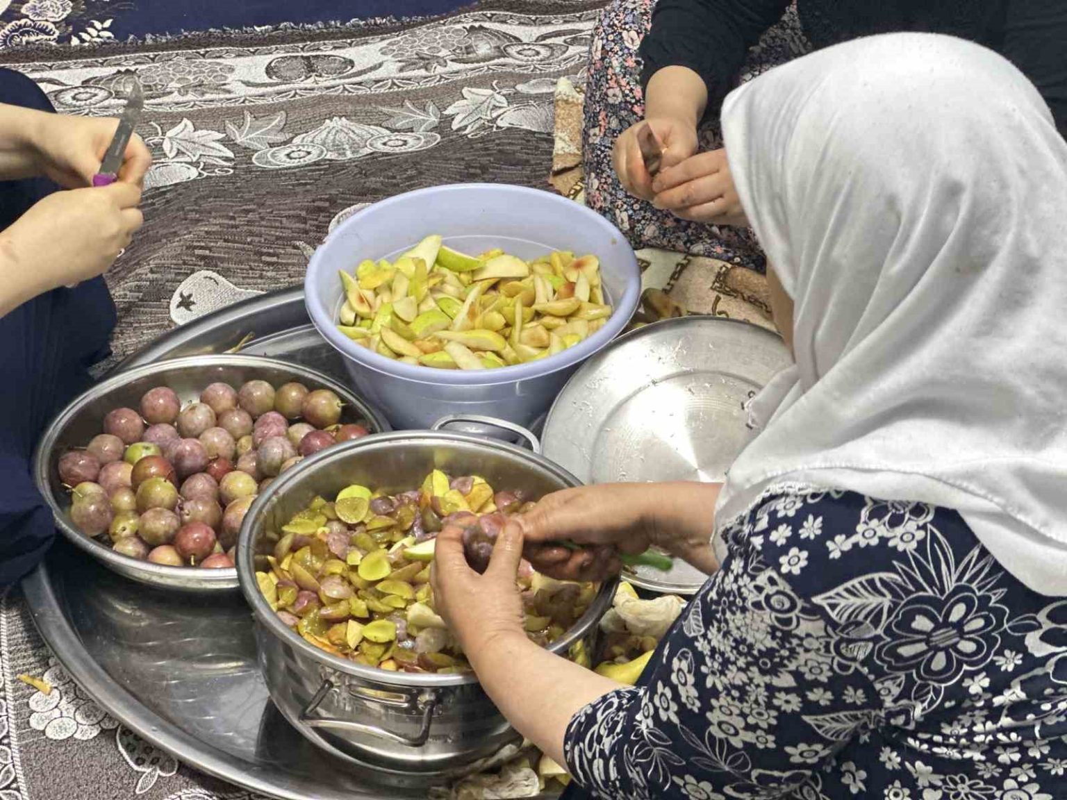 yuksekovada-kis-hazirligi-pestil-yapimi-suruyor