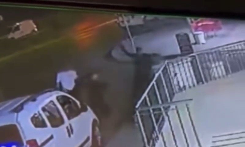 10-yerinden-bicaklanan-sahis-yaralandi