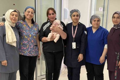 25-haftalik-olarak-dunyaya-gelen-bebek-180-gun-sonra-anne-kucagiyla-tanisti