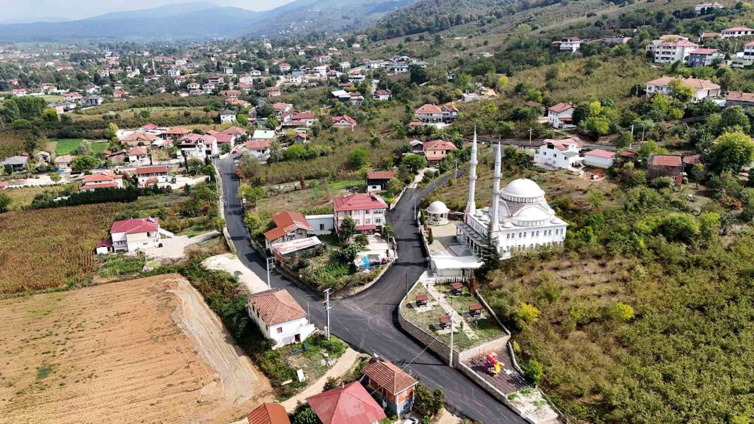 akyazida-asfalt-sevinci-boyle-guzel-bir-hizmet-gormedik