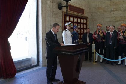 ankaralilar-derneginin-yeni-yonetimi-anitkabiri-ziyaret-etti