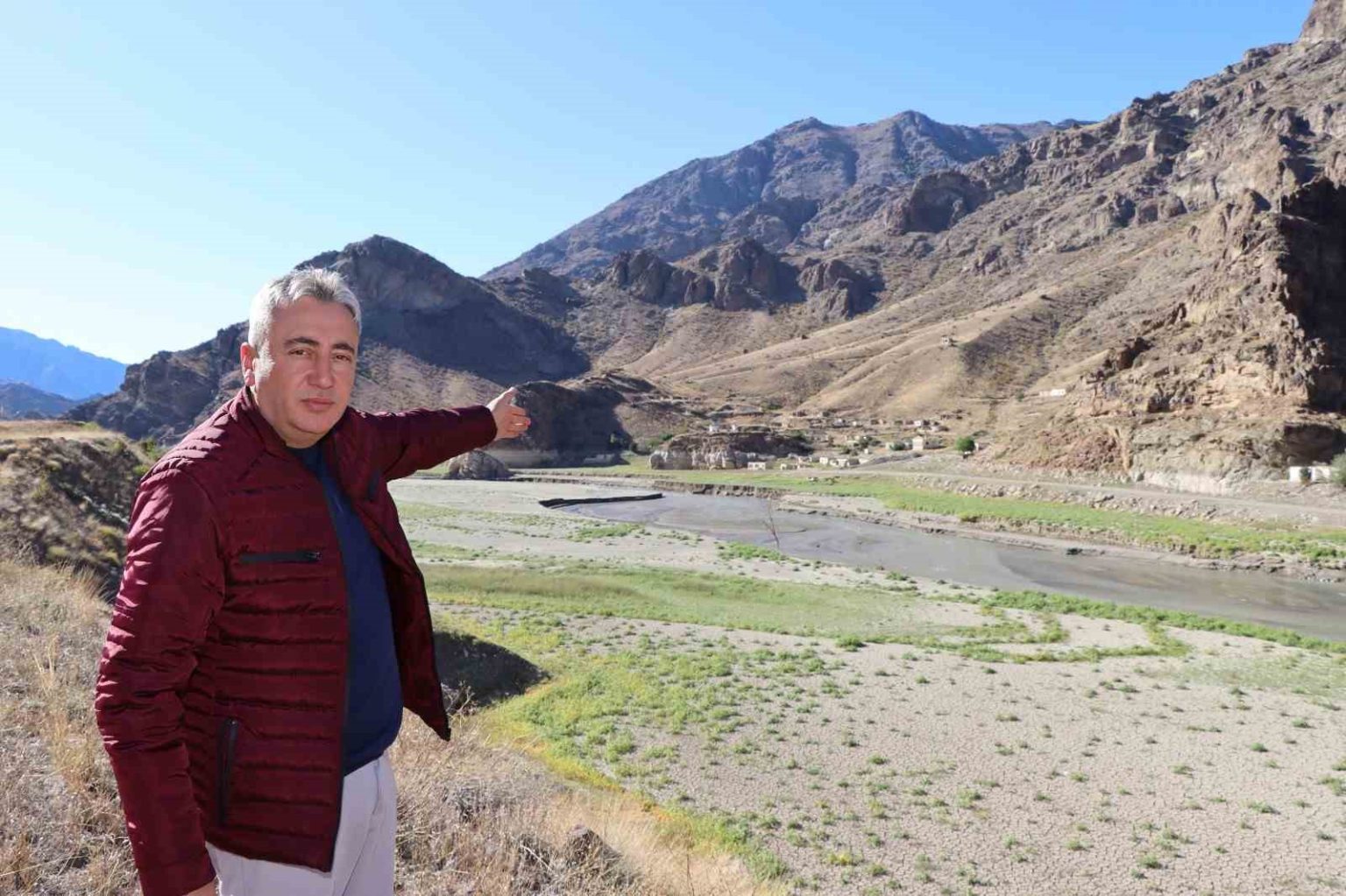 baraj-sulari-cekildi-tabiat-yeniden-yeserdi