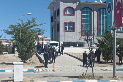 barismaya-giderken-oldurulen-anne-ve-ogullari-defnedildi