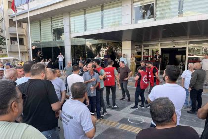 baskan-tugay-karsiyakada-cop-toplatti-isciler-karsi-karsiya-geldi