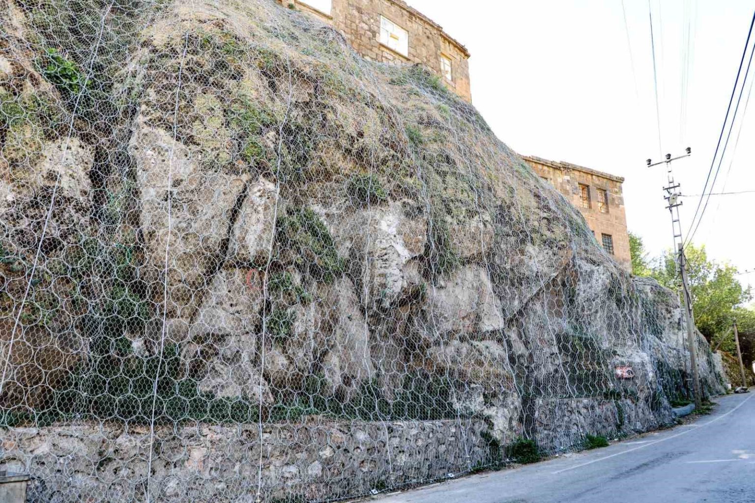 bitliste-kaya-dusmelerine-karsi-celik-agli-guvenlik-onlemi