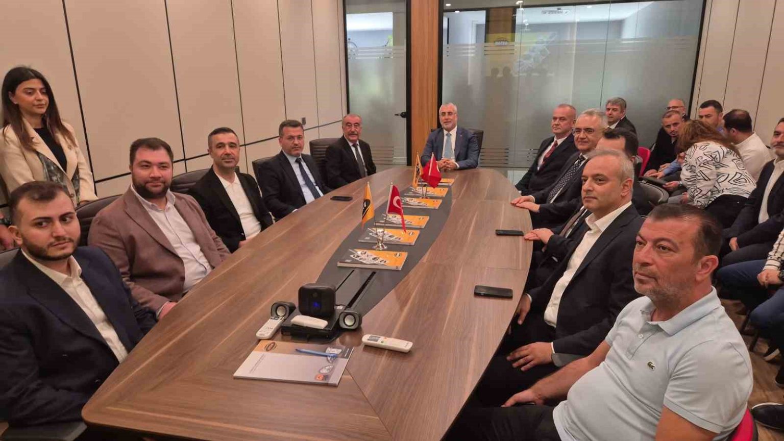 calisma-ve-sosyal-guvenlik-bakani-isikhandan-silivride-fabrika-ziyareti