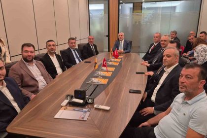 calisma-ve-sosyal-guvenlik-bakani-isikhandan-silivride-fabrika-ziyareti